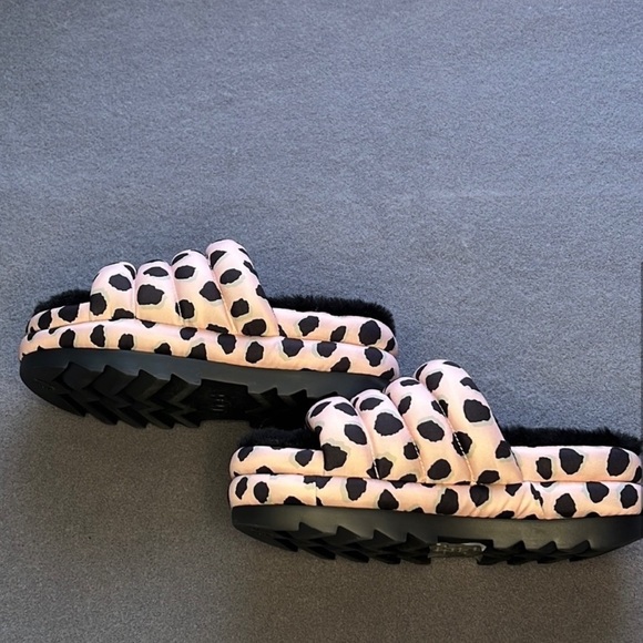 Brand New Ugg slippers - Picture 2 of 4